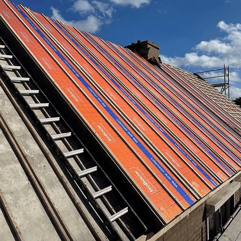 Isolatie van hellend dak voor lagere energiekosten